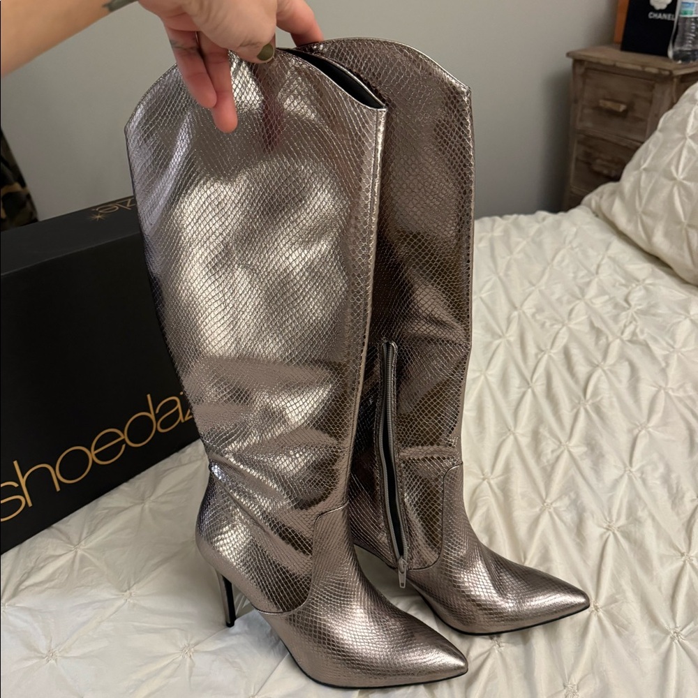 Brand New 🖤 Metallic heeled boots.